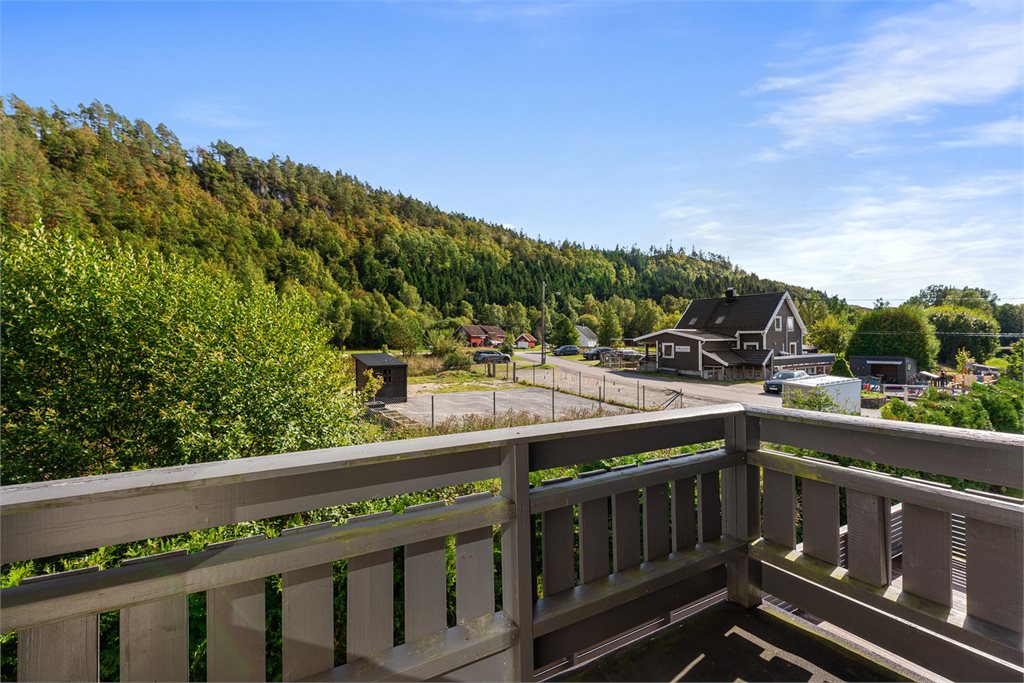 Trollstua barnehage ligger kun ca. 100 meter fra eiendommen