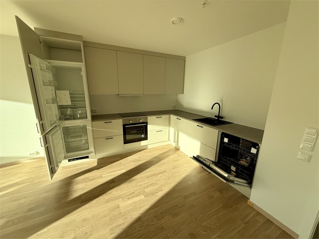 Komplett kjøkken med hvitevarer 