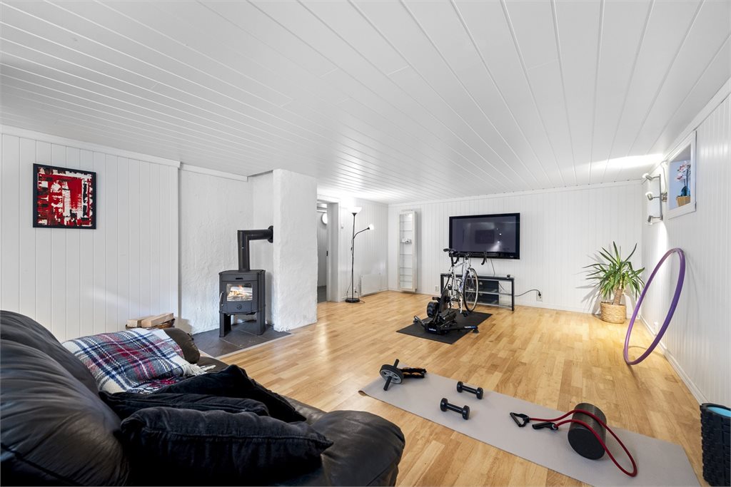 Bilder fra kjeller i hovedboligen 