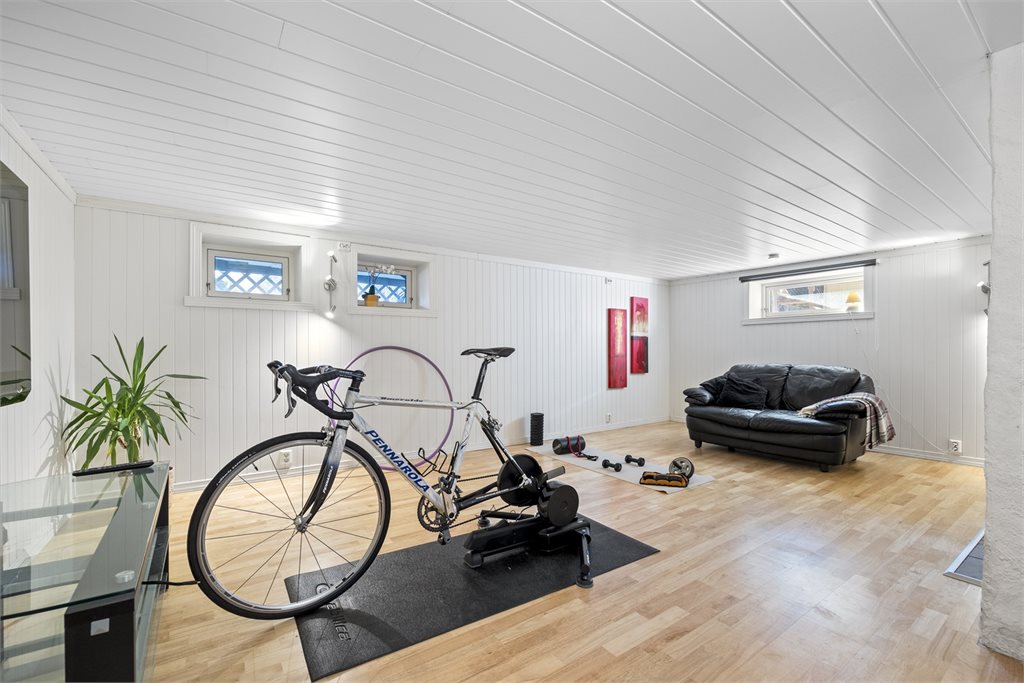 Bilder fra kjeller i hovedboligen 