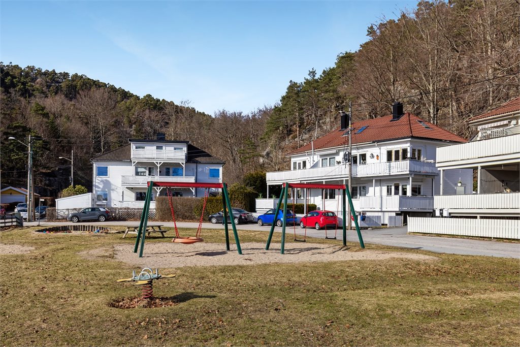 Nærområde med lekeplass og kort avstand til boligen