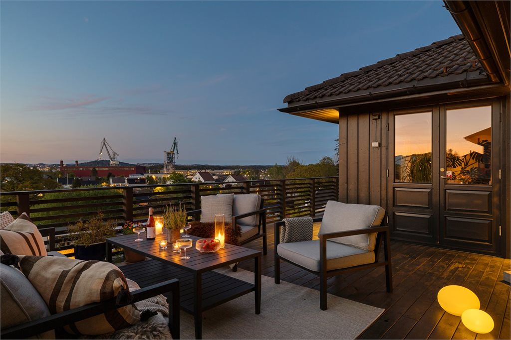 Boligen har gode og sosiale uteområder 