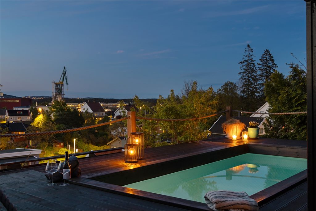 Basseng, lite og nett men gir god stemning.