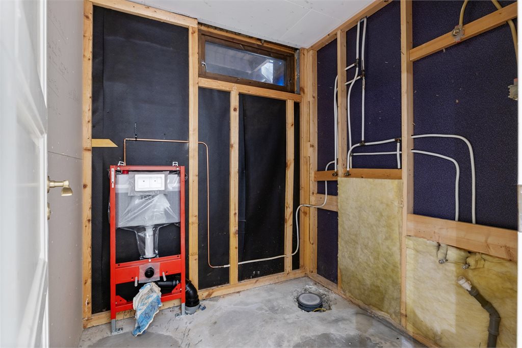 Baderom i underetasje vil ferdigstilles, se info i salgsoppgave om dette.