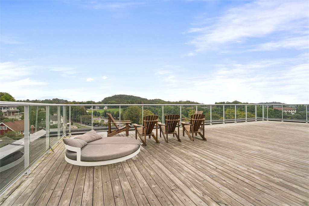 I bygget er det en stor felles takterrasse. 