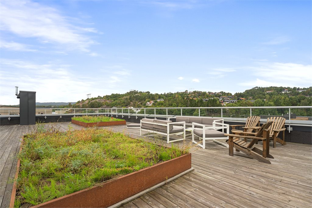 I samme bygg finner du både dagligvare og apotek. 