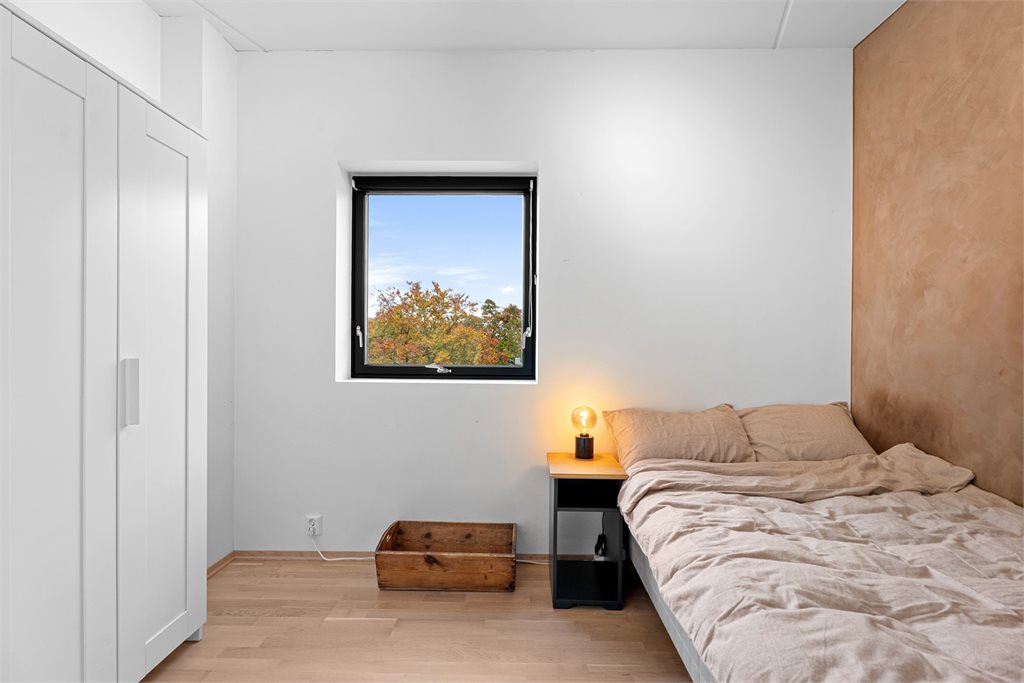 Soverom 2 passer ypperlig som barne- eller gjesterom. 