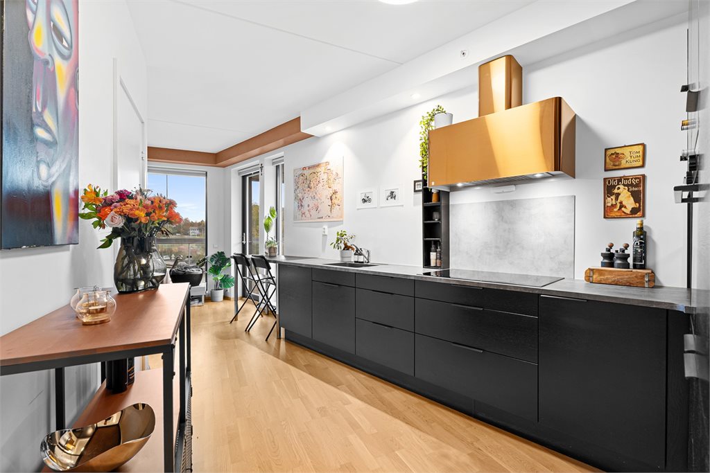 Rikelig med skap og benkeplass!