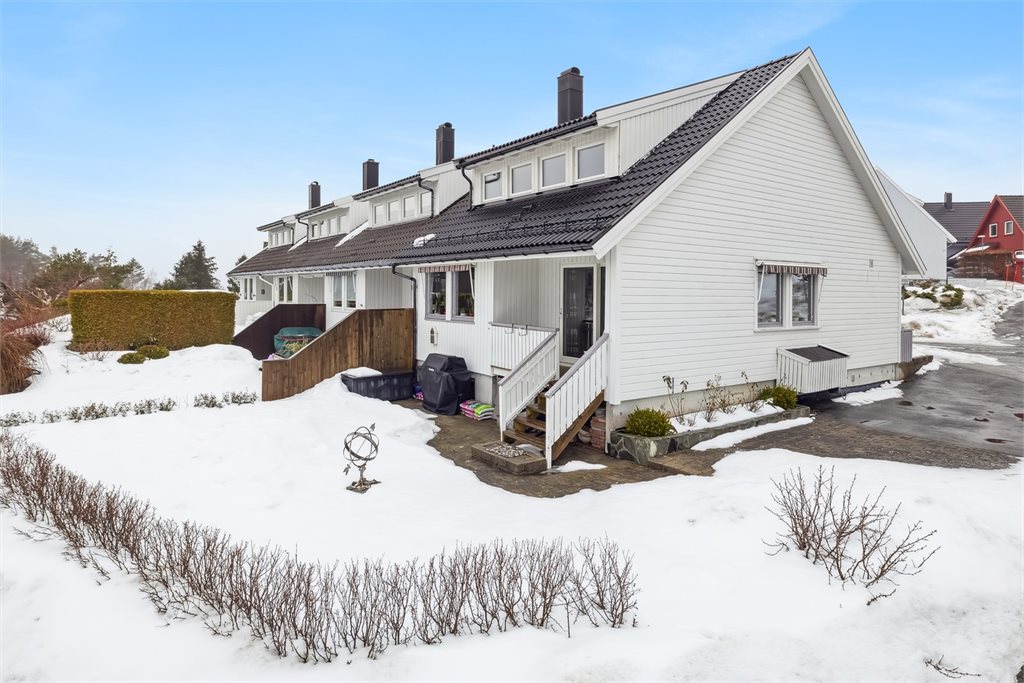 Romslig ende rekkehus i rolig nabolag!