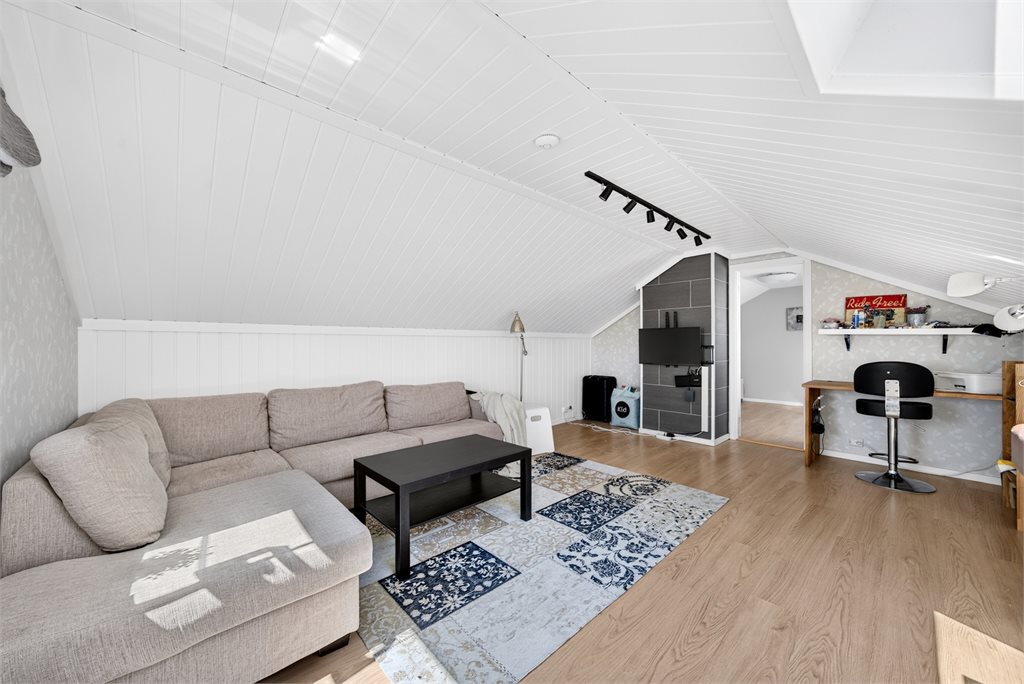 Loftstue. Soverom videre inn
