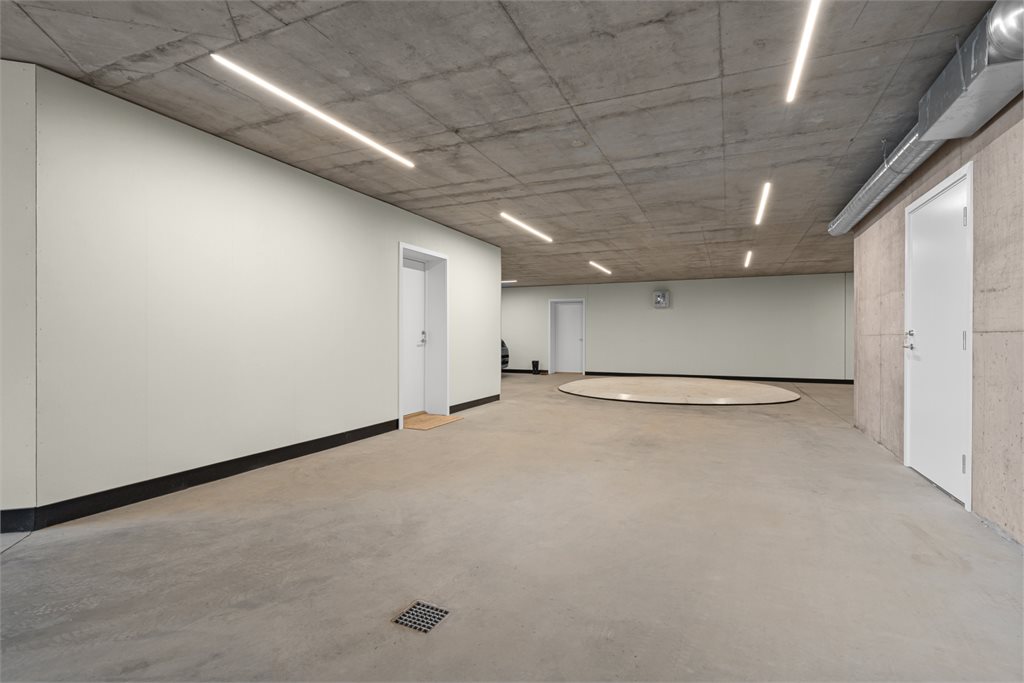 Her finner du også en genial bilkarusell som gjør parkeringen både enkel og effektiv. En løsning som må oppleves – og som gir en helt unik parkeringskomfort.