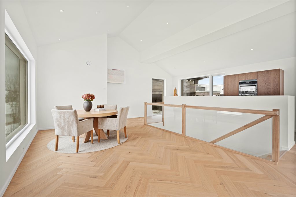 God plass til stort spisebord!