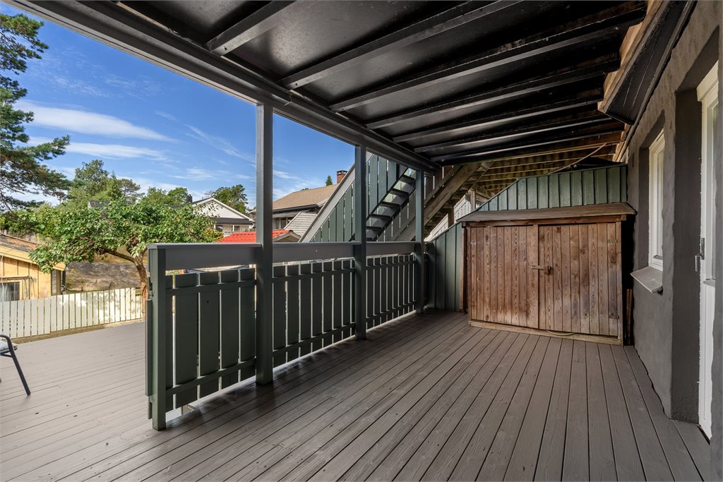 Terrasse under tak