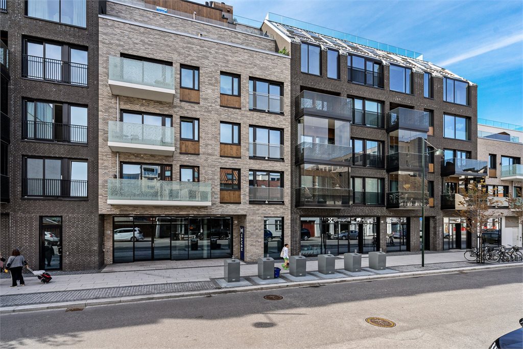 Her bor du med gangavstand til studiesteder, arbeidsplasser, butikker, treningssentre, kaféer og restauranter, samt byens varierte kultur- og uteliv. 