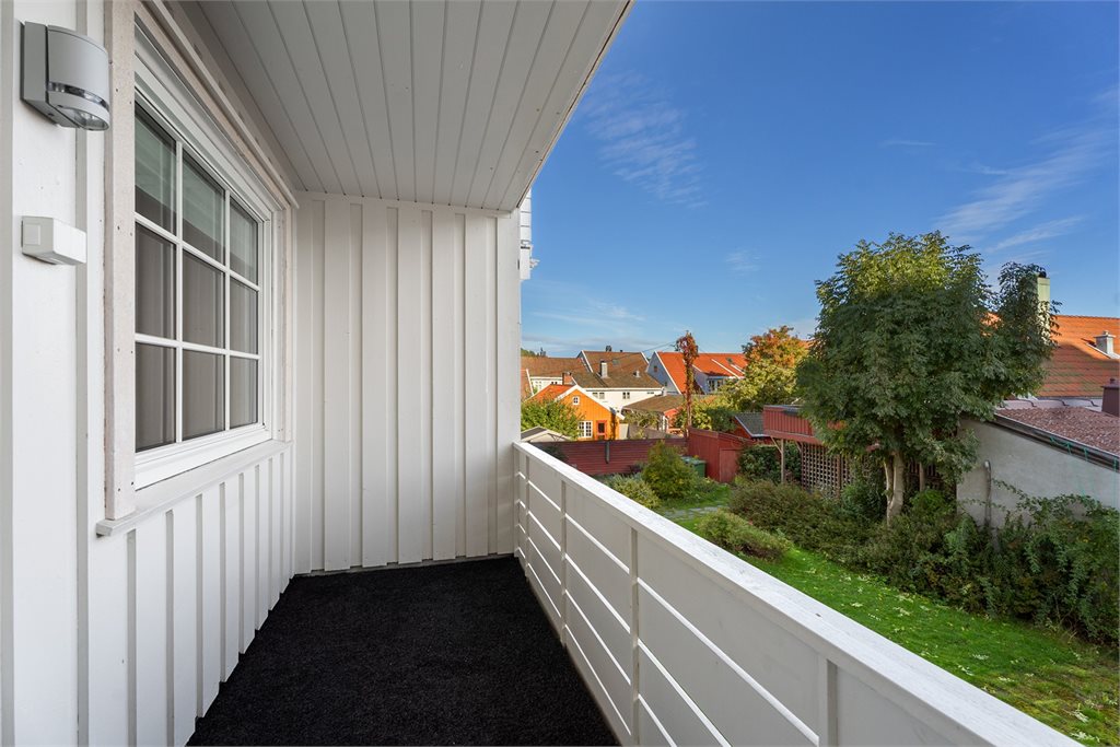 Balkong 2 i bakgård.