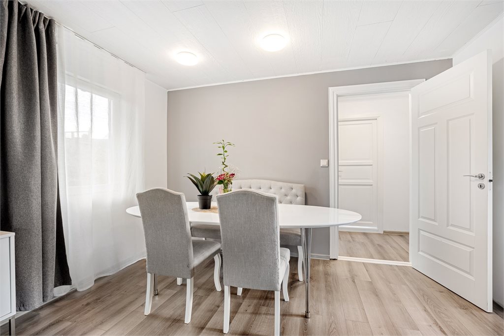 Spisestue med plass til hyggelige sammenkomster