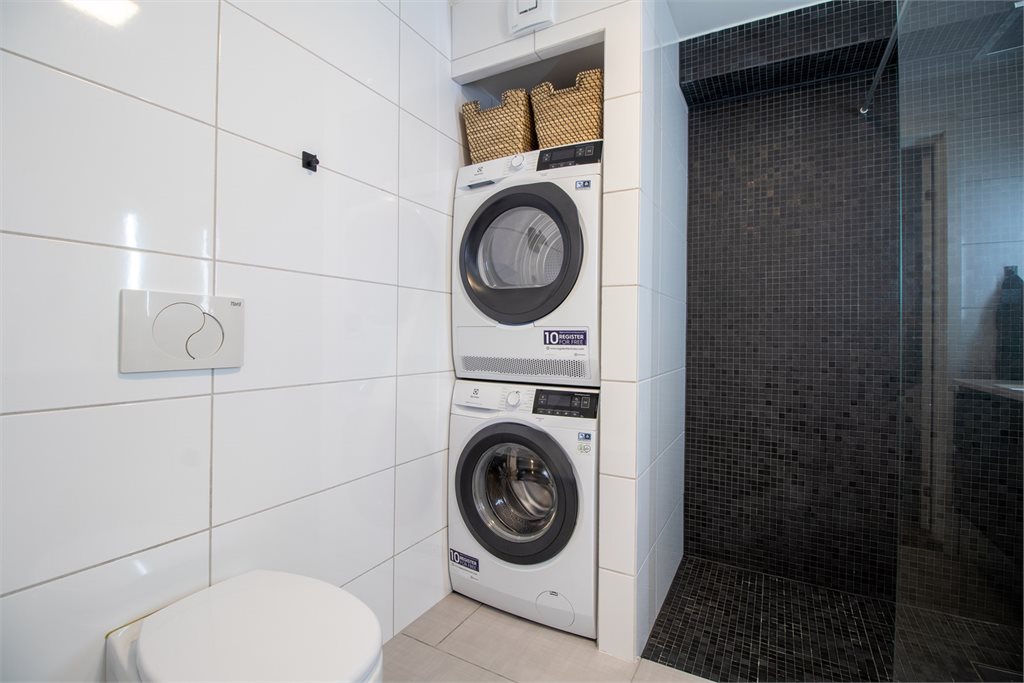 Opplegg for vaskemaskin og tørketrommel på bad.