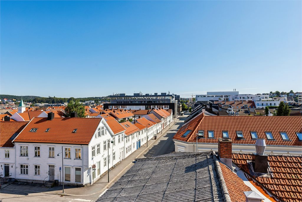 Nydelig utsikt over byens taklandskap fra takterrassen.