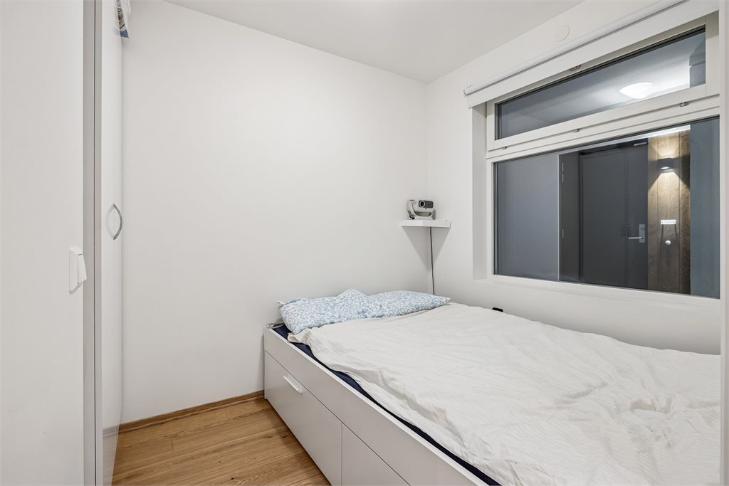 Sovealkove med god plass til garderobeskap og seng.