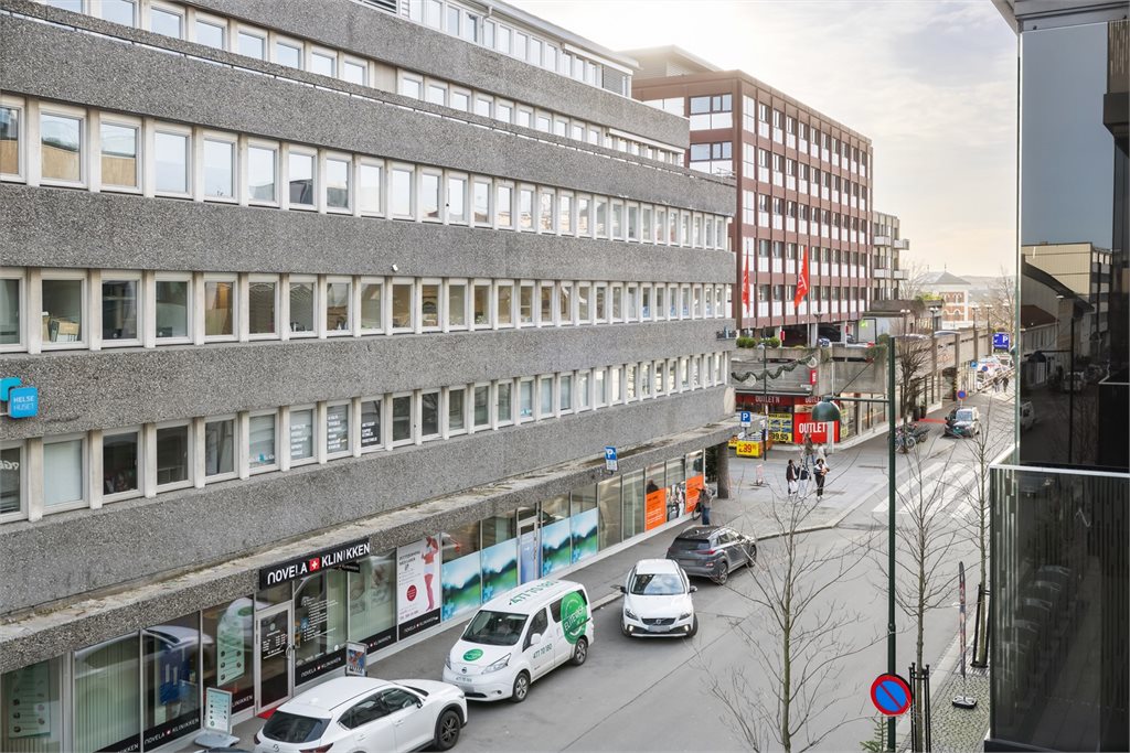 Meget sentral beliggenhet! Markens gate er like utenfor døren med alle fasiliteter man måtte ønske.