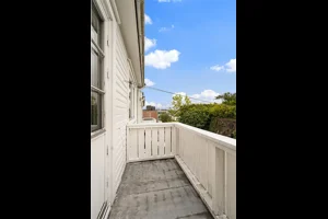 Balkong fra andre etasje.