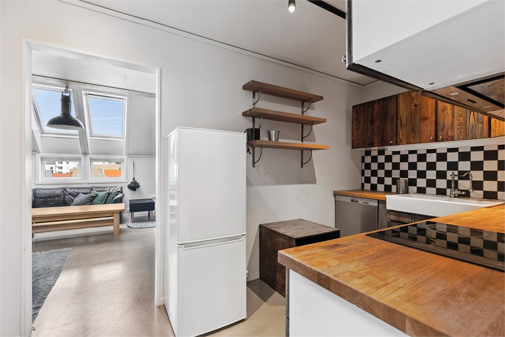 Kjøkken med åpning til stue