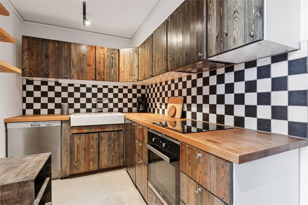 Praktisk kjøkken med god lagringsplass