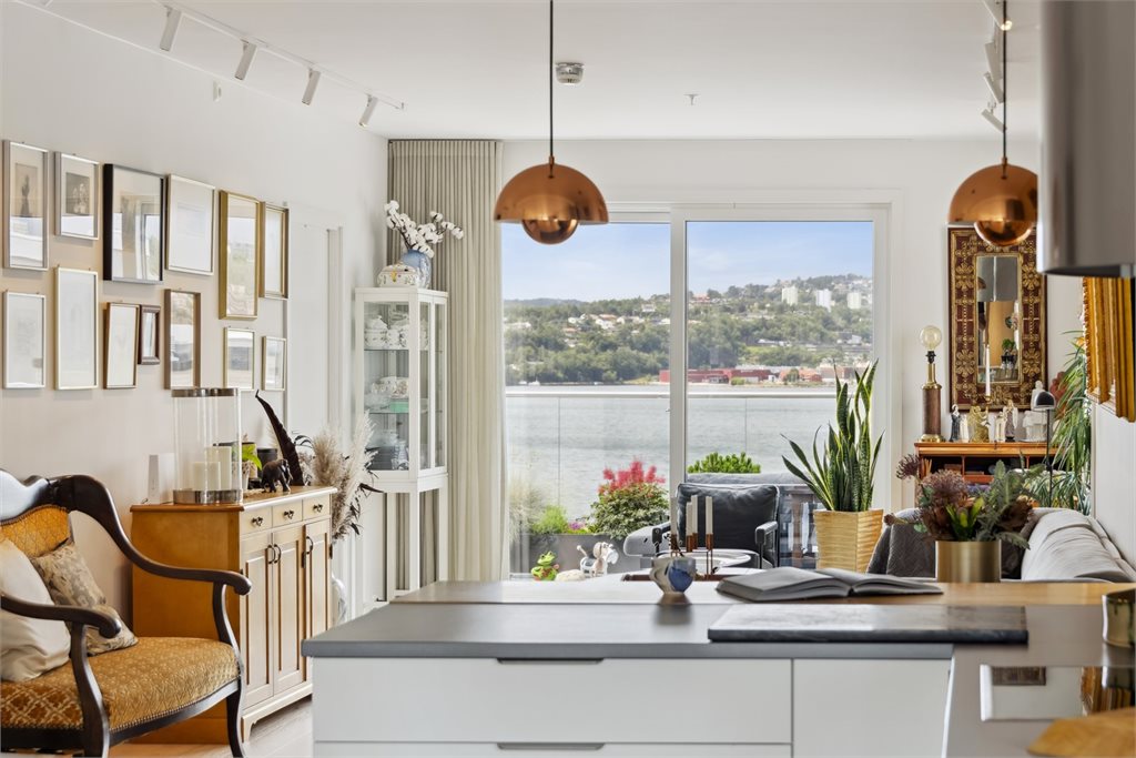 Fantastisk utsikt fra stuens store vinduer.