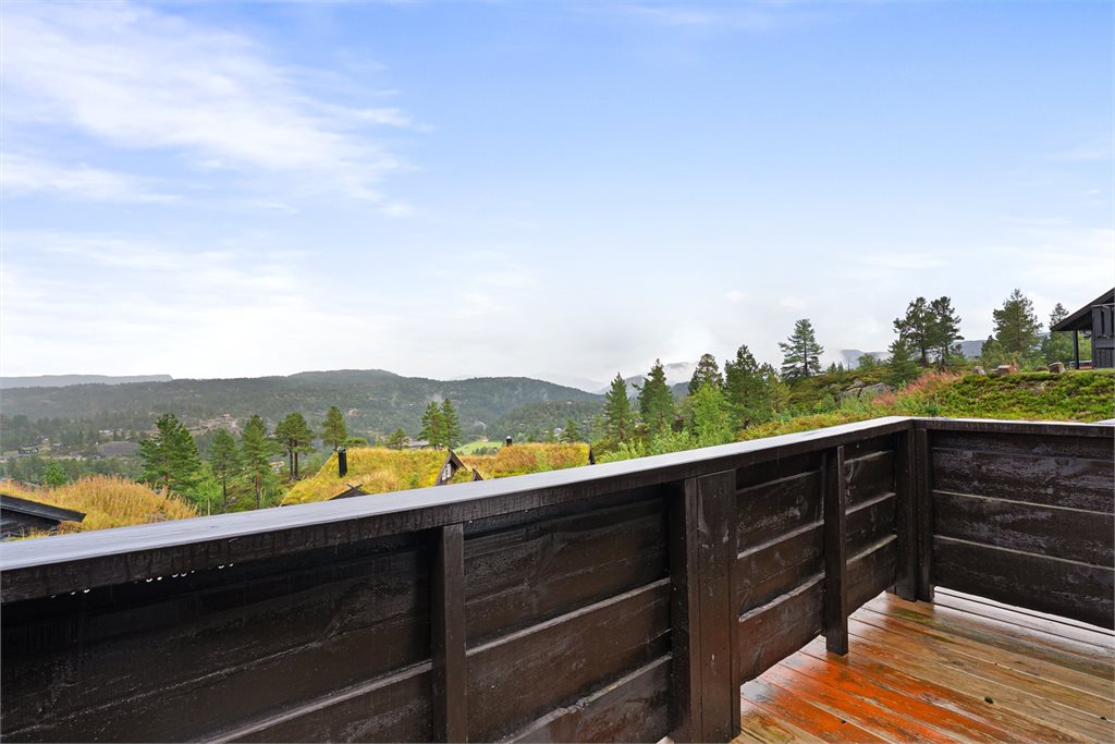 Vidstrakt utsikt over fjellheimen 