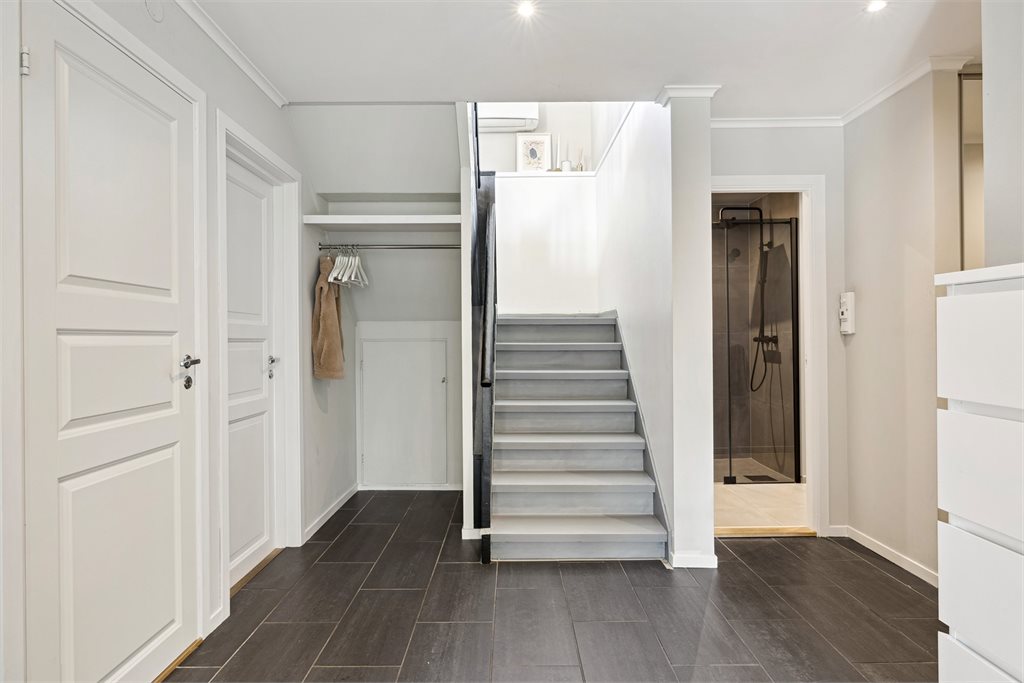 Hall med garderobeløsning