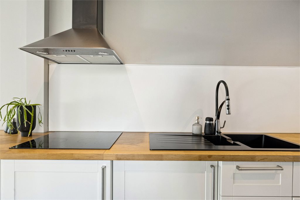 Hybel/gjesteavd:  Kjøkken (Enheten er ikke søkt godkjent ref tekst i salgsoppgaven)