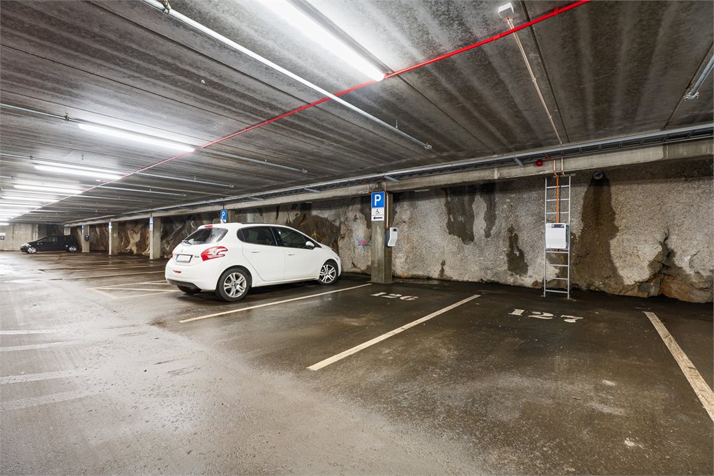 Parkeringsplass i fjellhallen