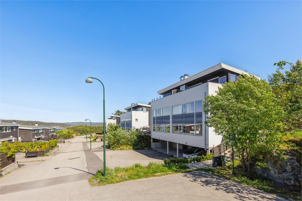 Sentral beliggenhet med nærhet til turstier, badeplasser, dagligvare, buss+++