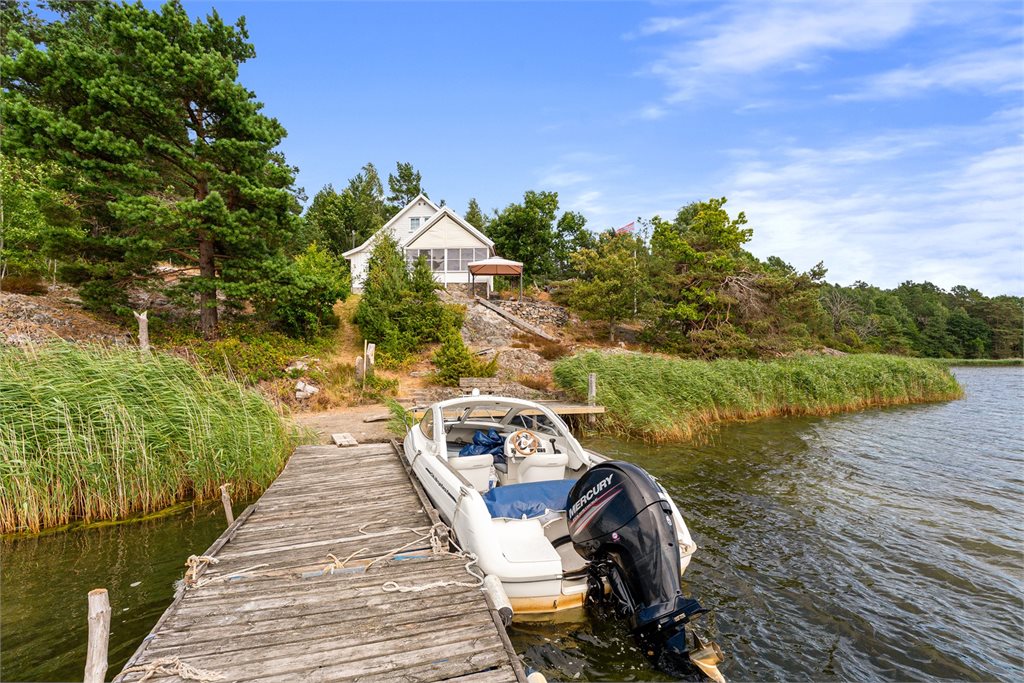 Kort vei opp til hytta.
