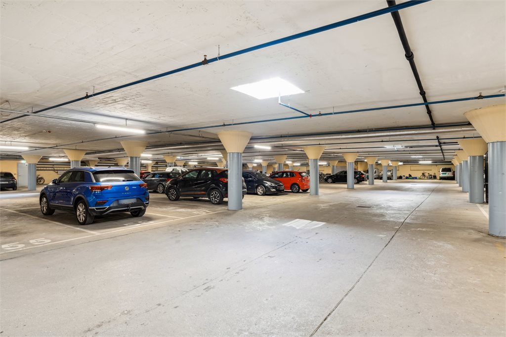 Man kan leie parkering i kjeller.