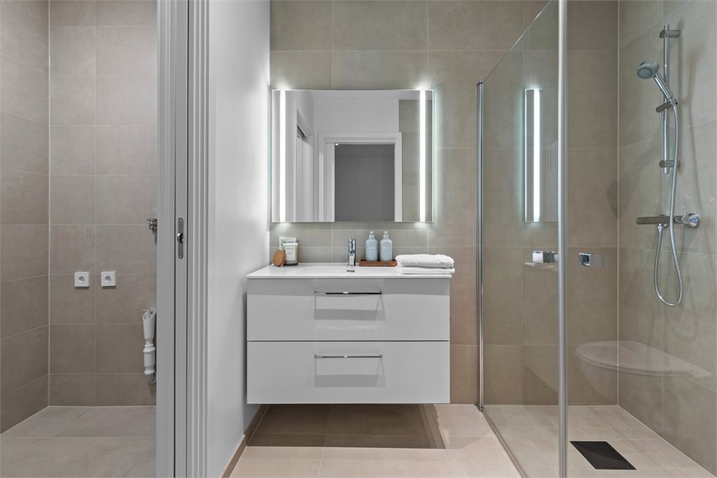 Flislagt bad med opplegg for vaskemaskin!